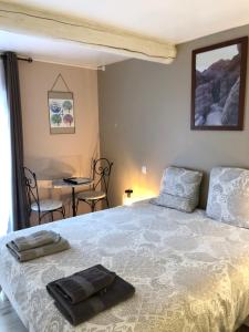B&B / Chambres d'hotes Eyragues suite parentale : photos des chambres