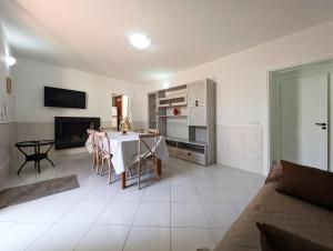 Oikia Vacanze S Cesarea Casa Rosa giù