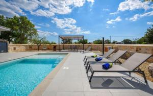 Beautiful Villa 115 with pool in Visnjan 
