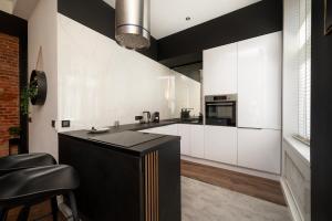 Prestige Suite Apartment Piotrkowska with Parking, AirCon