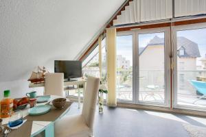 Sous les toits tout près de la mer à Erquy