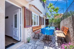 Apartment in Cres with Terrace, Air condition, WIFI, 5205-1 