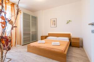 Surf Sound B Flat by Pleiades Home