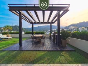 1BR Condo with Rooftop Pool - Romantic Zone