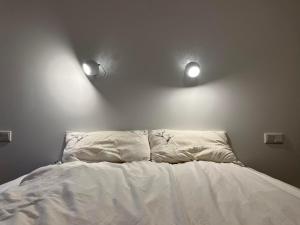 Suburbs of Reykjavík, new beautiful apartment, next door to nature