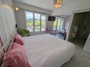 Hotels Logis Hotel Le Beau Site : photos des chambres