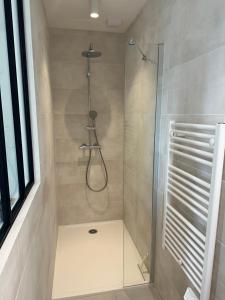 Villas Maison en bois avec piscine proche de la plage : photos des chambres