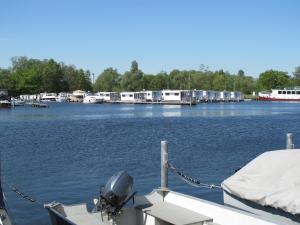 Hausboot HANNA by fewo-plan HENN100