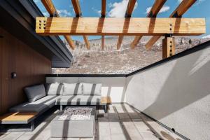 Lavish 3-Bedroom Penthouse with Four Seasons Flair