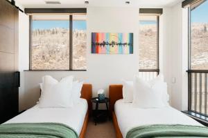 Lavish 3-Bedroom Penthouse with Four Seasons Flair