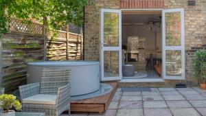 London Hammersmith - hot tub, cinema & gaming room