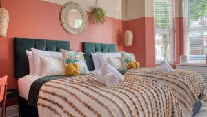 London Hammersmith - hot tub, cinema & gaming room