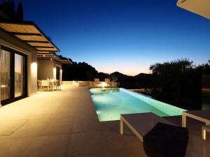 Uranos by Vintage Travel