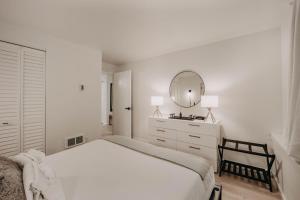 64SW - Pets Ok - Wood Stove - Sleeps 4 condo