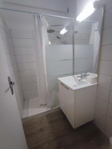 Hotels L'Aiglon Bylitis : photos des chambres