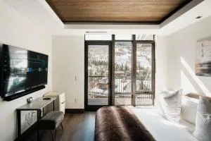 Lavish 2-Bedroom with Four Seasons Flair - Mid Vail
