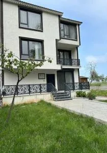 Denize sıfır bahçe içinde villa - 阿克恰阿巴德