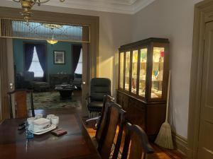 2 Br Victorian Apt 2800 sq ft 2 floors with Full Kitchen 2 baths and Laundry