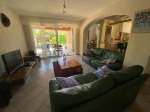 Villas Charmante Maison Piscine : photos des chambres