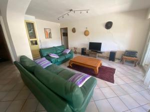 Villas Charmante Maison Piscine : photos des chambres