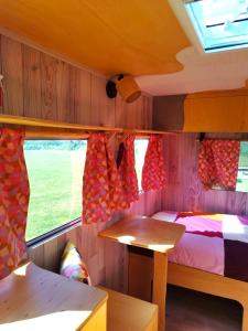 Campings Camping Les Ronds Duval face aux iles anglo-normandes : Caravane 
