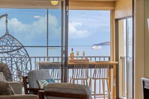 Kihei Beach Resort 301- Oceanfront 2 bedroom 2bath condo on 6 mile beach