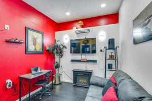 7 Mi to Downtown Dallas WFH-Friendly Studio