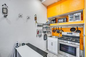 7 Mi to Downtown Dallas WFH-Friendly Studio