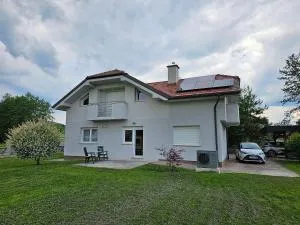 Hišica ob Potoku - Buče