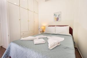 Alkioni Suite with harbor view