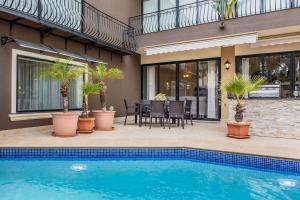 Poolside Paradise Villa Zebbug