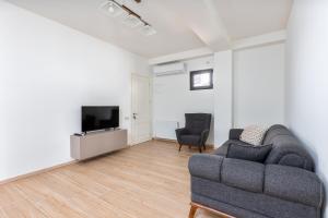 Fresh Air & Panoramic View (Floor 1 & 2)