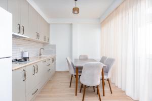 Fresh Air & Panoramic View (Floor 1 & 2)