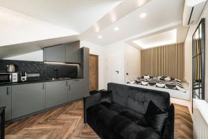 Riverra House - Studio Panorama View