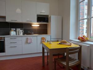 Maison de Charme à la Campagne avec Jardin, Billard, Baby-foot et Terrasse en Teck - FR-1-581-135