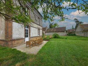 Maisons de vacances Maison de Charme a la Campagne avec Jardin, Billard, Baby-foot et Terrasse en Teck - FR-1-581-135 : photos des chambres