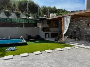Ideal House with Private Pool & Parking - Pentamodi