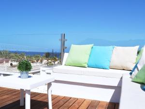 Mirador de Palm-Mar, outdoor jacuzzi and magical views of the ocean