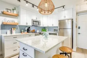 Fort Pierce Condo with Screened Porch Walk to Beach - Cortez Estates