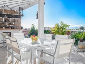 Mirador de Palm-Mar, outdoor jacuzzi and magical views of the ocean