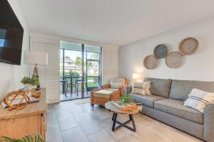 Fort Pierce Condo with Screened Porch Walk to Beach