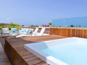 Mirador de Palm-Mar, outdoor jacuzzi and magical views of the ocean