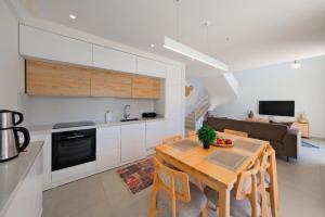 Villa İon İndoor heated pool, Sauna, Jacuzzi, Underfloor heating system