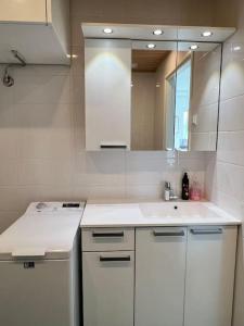 Moderni yksiö lähellä keskustaa Modern studio near city center