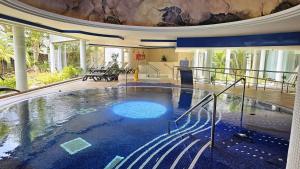 BLUE BAY PARADISE - Beach front apartment with sea view