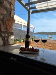 Vivari Stone House - 维瓦里