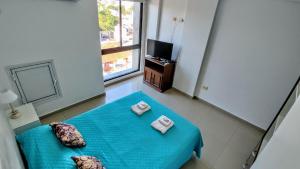 CHECK IN Desde las 19 hs, CHECK OUT Hasta las 16 hs