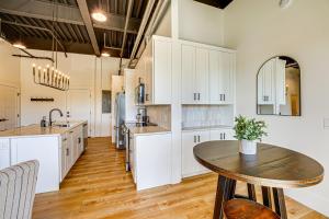 Downtown Grand Haven Condo - Walk to Boardwalk!