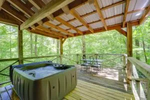 Hot Tub and On-Site Trails Secluded Marion Cabin - ماريون