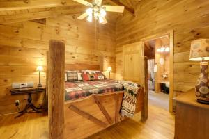 Hot Tub & Trail Access: 92-Acre Retreat in Marion!